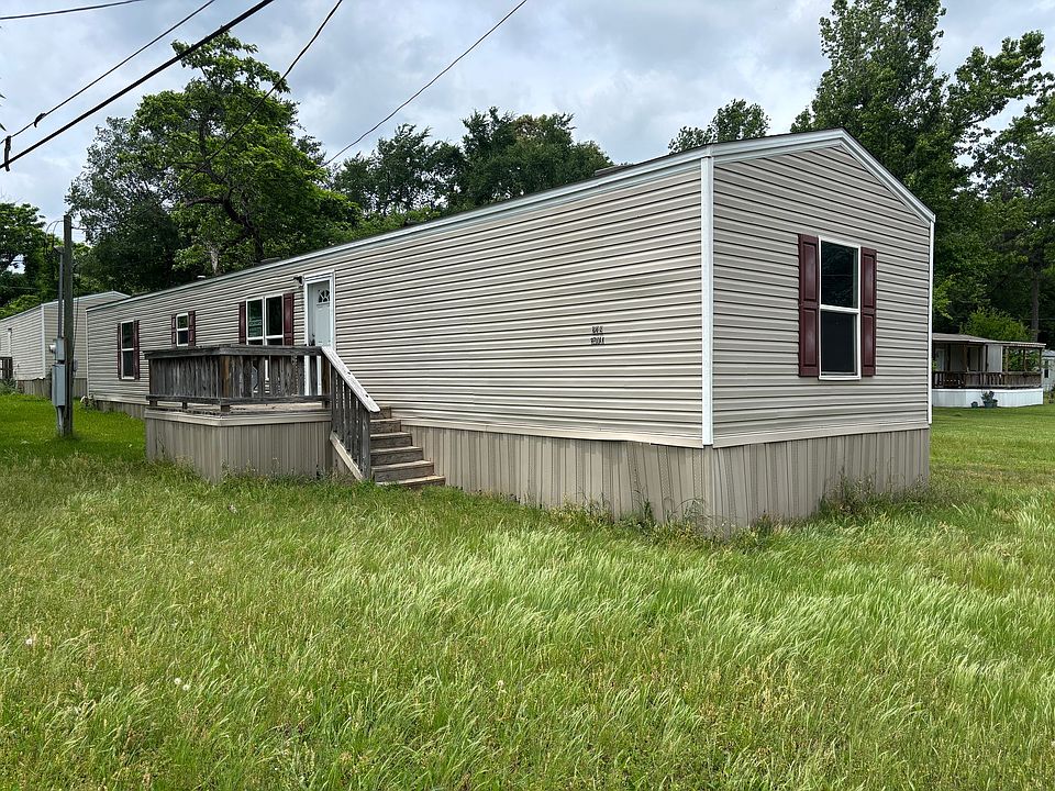 1st image of 239 Red Oak St