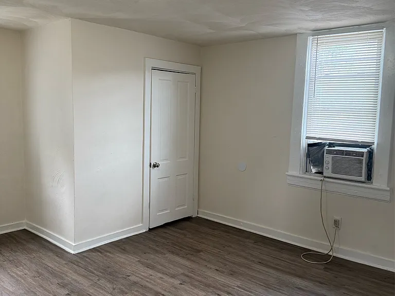 1020 Jamison Ave NE #4 — Photo 4