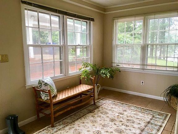 2nd image of 890 Longstreet Cir