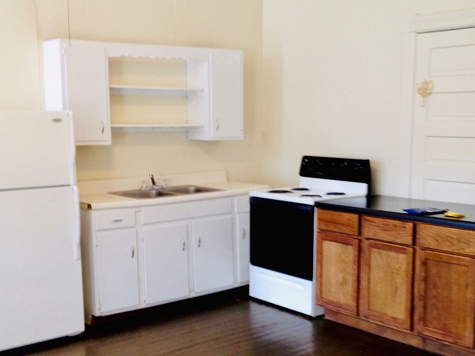 Kitchen - Brown cabinet can be moved to make Kitchen Island