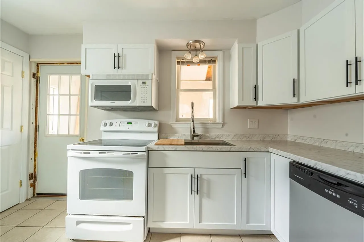3 bed, 1176 sqft, $1,550 — Photo 3