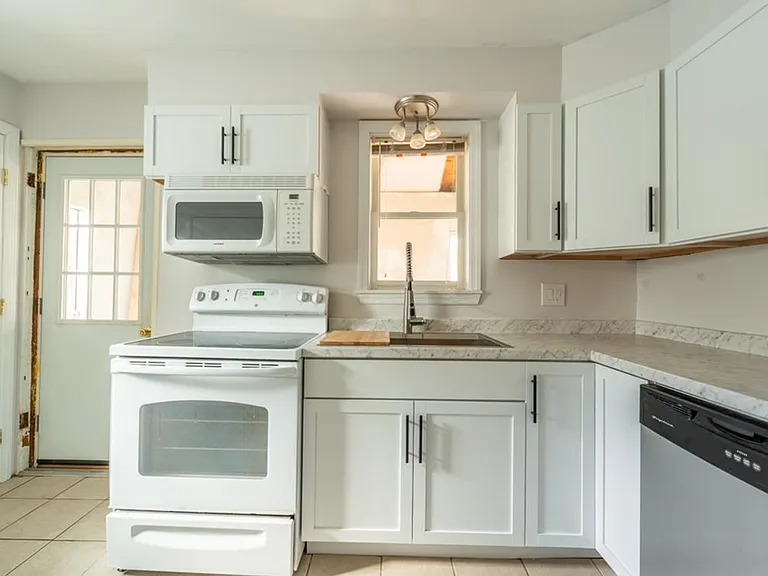 357 Reynolds Ave — Photo 3
