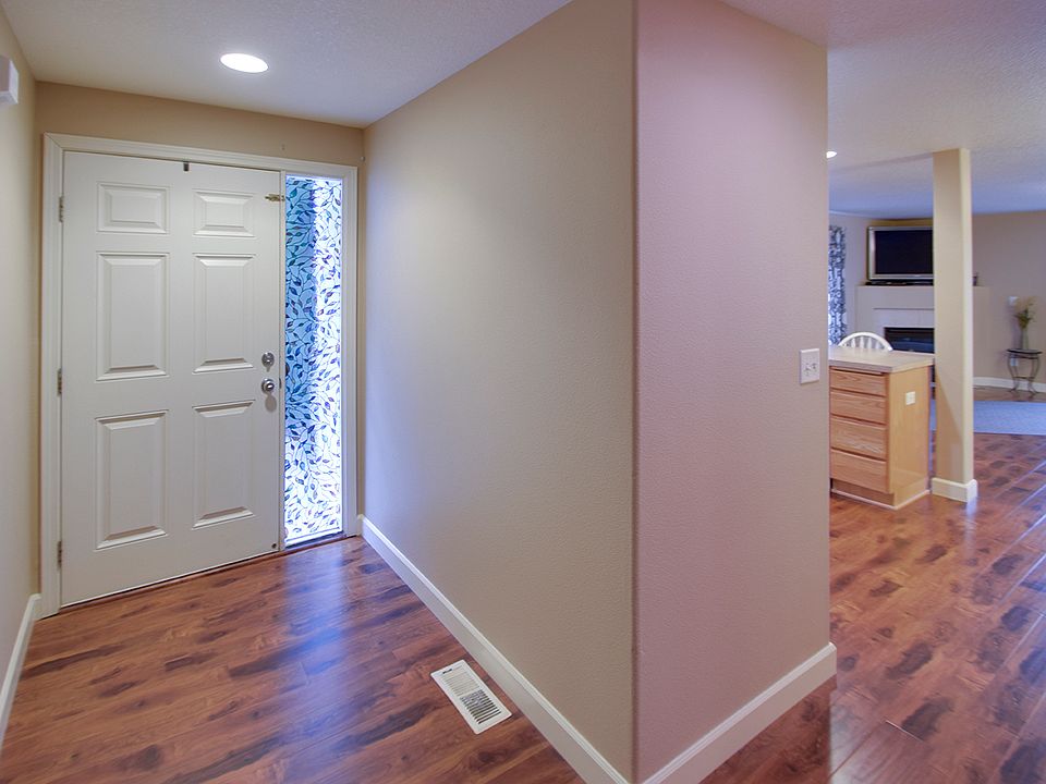 1st image of 10207 NE 58th St