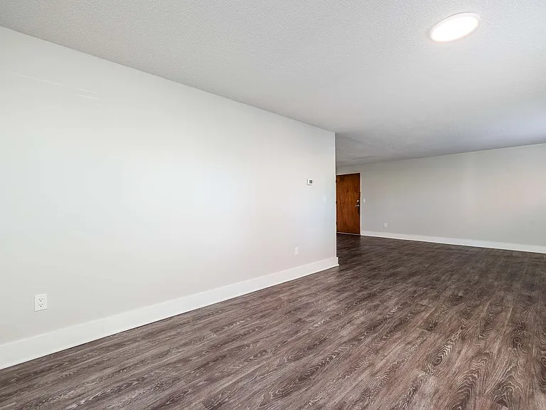 Northside Manor Apartments — Photo 7