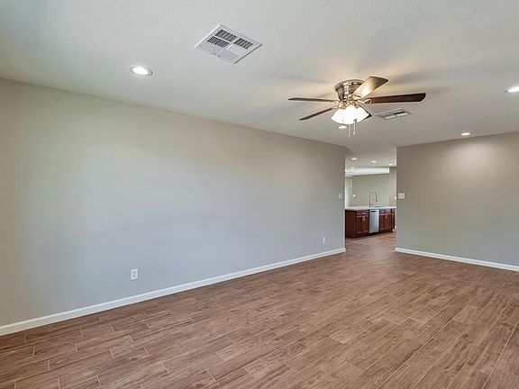 4th image of 1703 E Wesleyan Dr