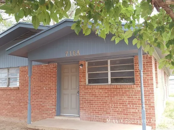 718 W 4th St #B, Idalou, TX 79329