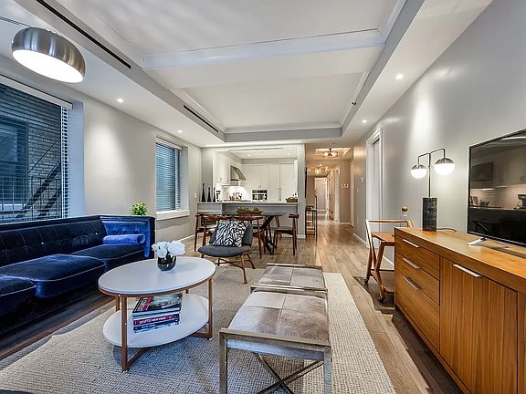 4th image of 207 W 75th St #6
