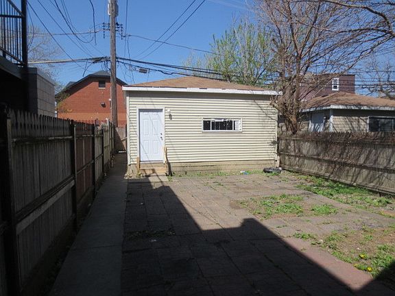 3rd image of 1518 N Talman Ave #1