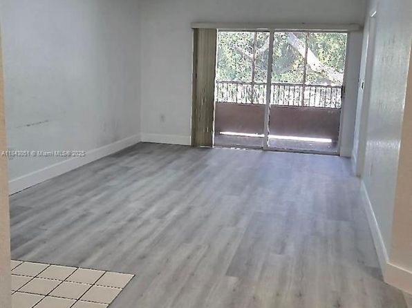 2811 N Oakland Forest Dr APT 303