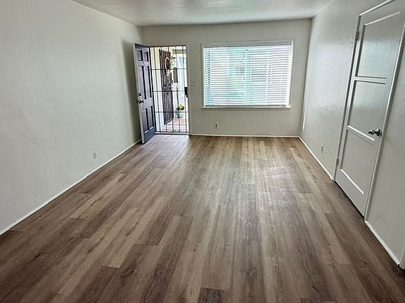 3rd image of 2026 Magnolia Ave APT 5