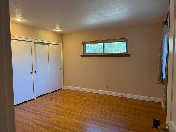 Master Suite, 2 windows