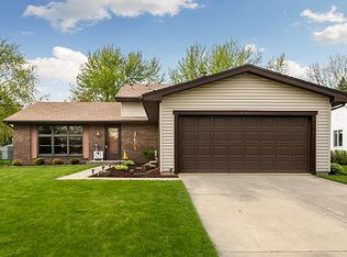 1347 Sunnybrook Dr, Naperville, IL 60540