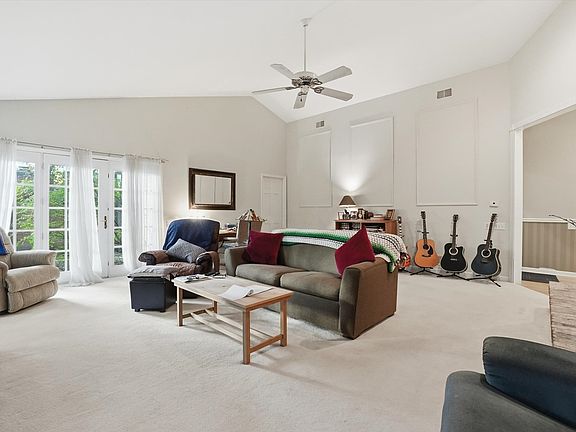 4th image of 821 Killarney Pass Cir