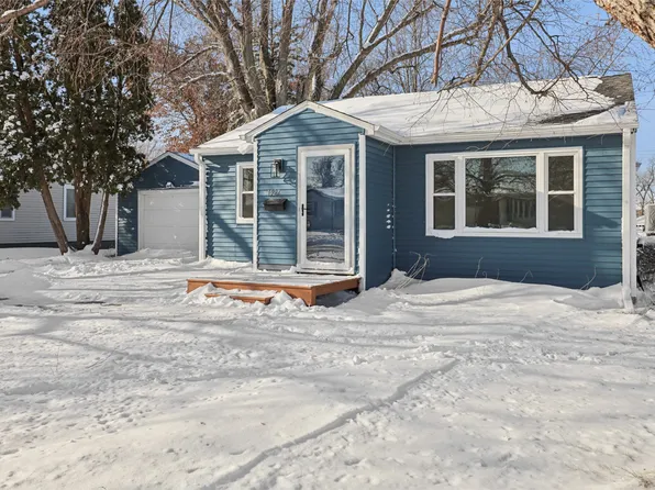 1527 Summer St, Grinnell, IA 50112