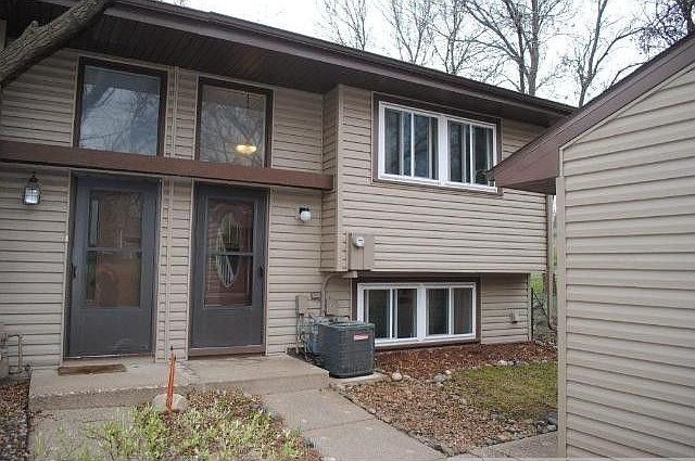 1st image of 10 River Woods Ln