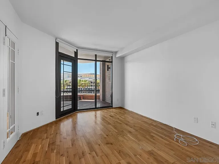 500 W Harbor Dr #504 — Photo 31