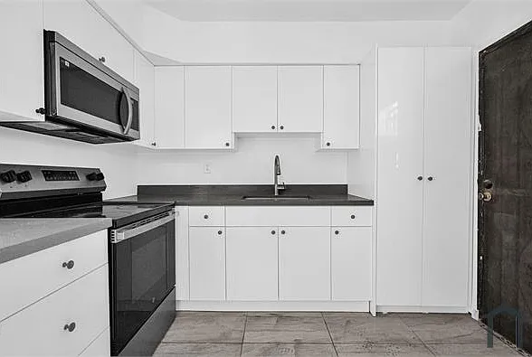 14600 NE 14th Ave #2 — Photo 1