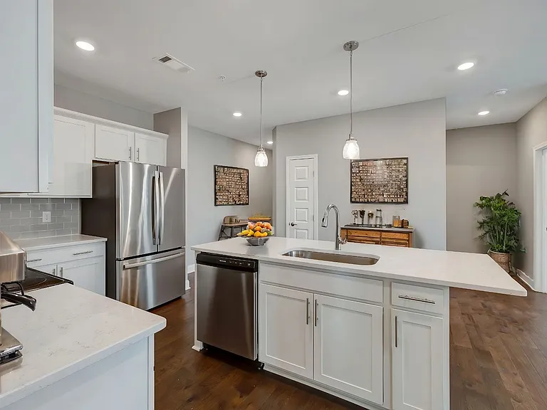 4000 Shadow Green Dr #4206 — Photo 4