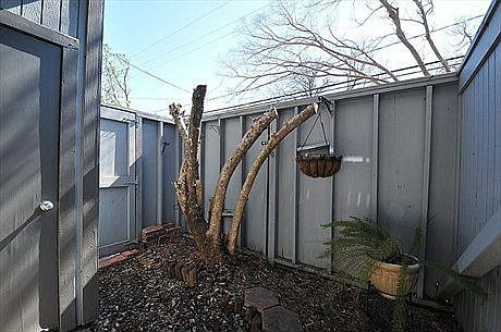 5th image of 5088 Glenmont Dr #B4