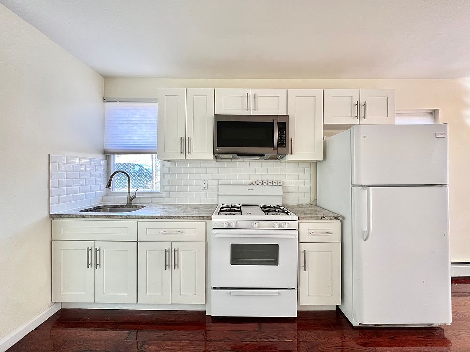 1st image of 3096 Emmons Ave #20