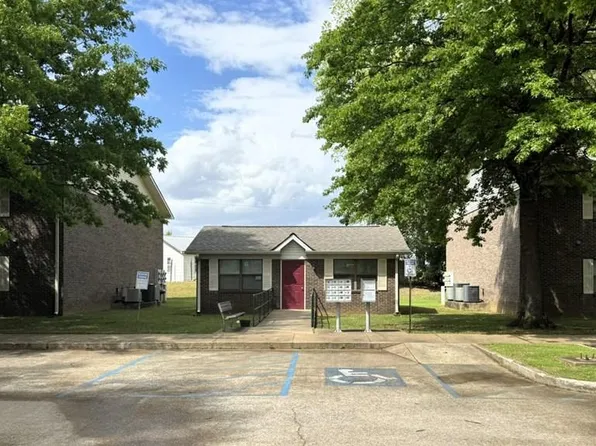 820 Gibson Rd, Trenton, TN 38382
