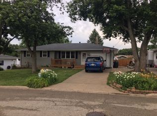 902 W Taylor Ln, Bartonville, IL 61607