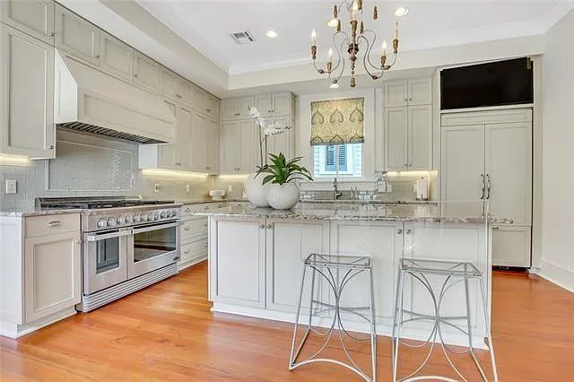 4200 Saint Charles Ave — Photo 7