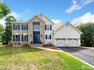 6 Bromley Ct, Matawan, NJ 07747