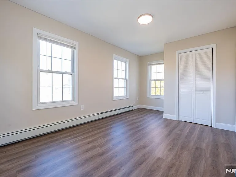 238 Van Ave — Photo 13