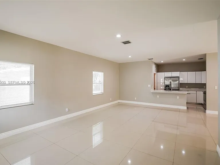 2835 NW 14th St — Photo 4