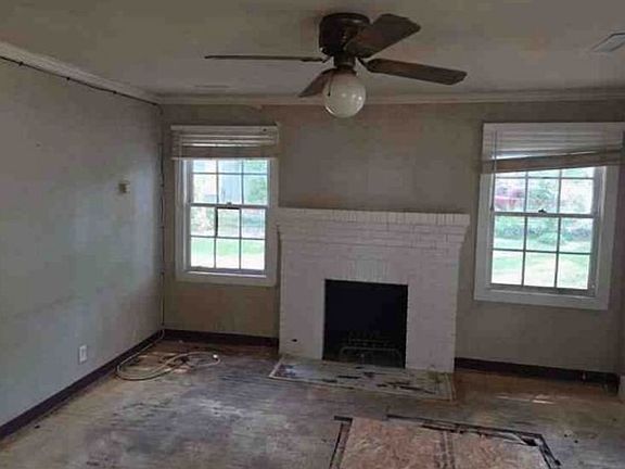 5th image of 910 W Mauney Ave
