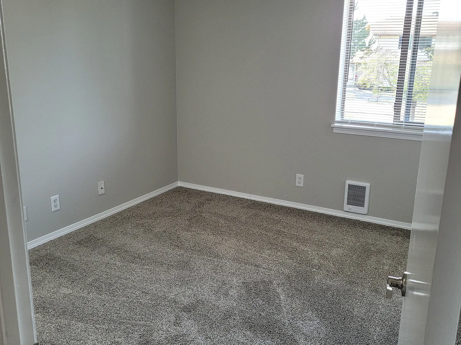 2 bed, 760 sqft, $1,300 — Photo 3
