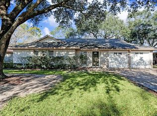 514 S Heather Ln, Friendswood, TX 77546