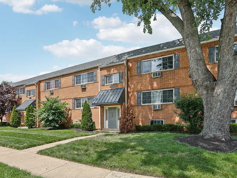 Maple Walk Apartments — Photo 32
