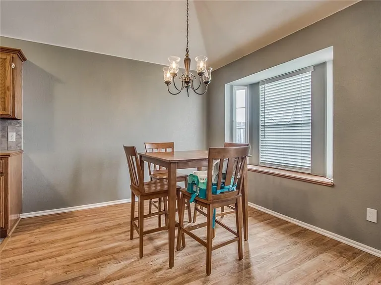 612 SW 38th Pl — Photo 9