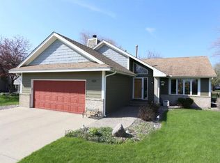 1410 Lake Susan Hills Dr, Chanhassen, MN 55317