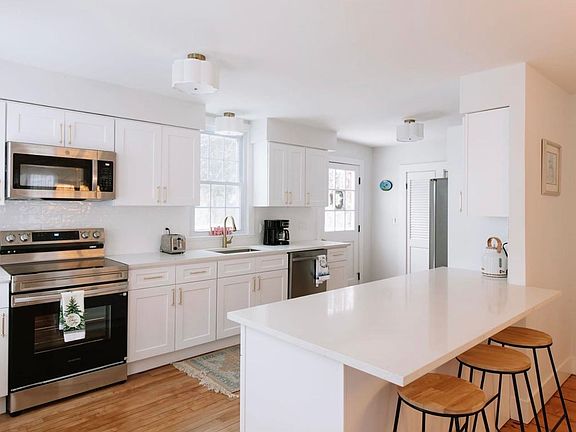 2nd image of 152 Main Street