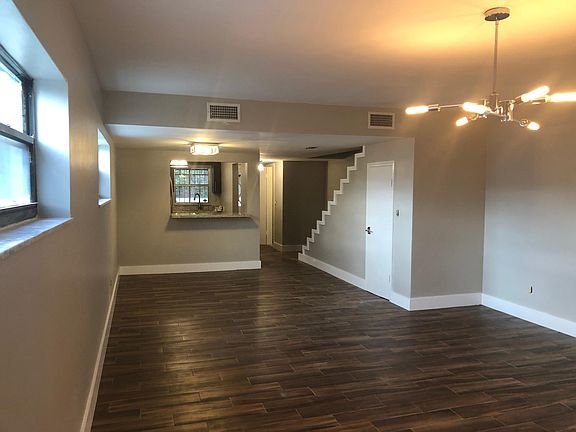 3rd image of 1551 NE 105th St