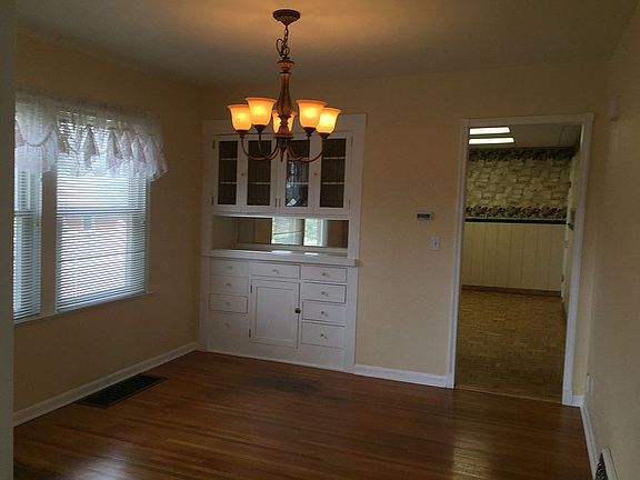 dining room/ hardwood floors