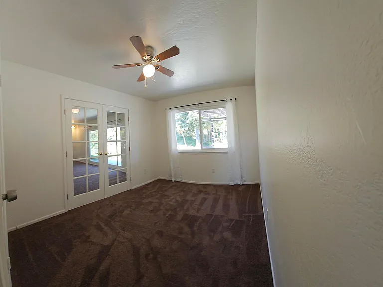 2272 Toluca Dr — Photo 17