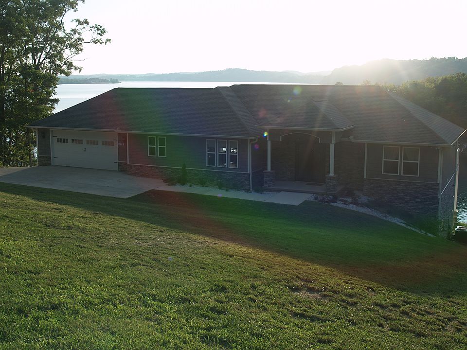 1st image of 128 Lakefront Pl