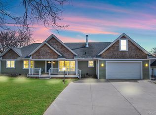 6820 Walters Rd, Clarkston, MI 48346