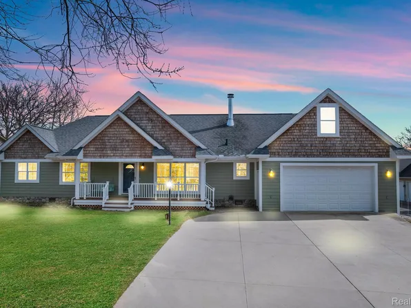 6820 Walters Rd, Clarkston, MI 48346
