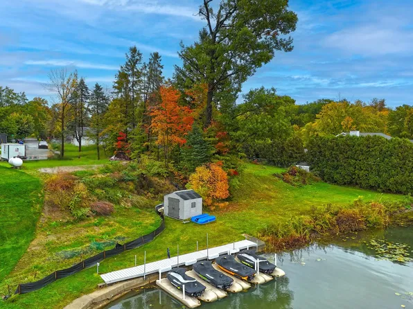 33628 Zero Ln, Eau Claire, MI 49111