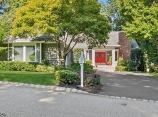 15 Gatehouse Rd, Bedminster, NJ 07921