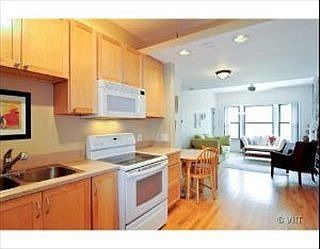 4th image of 817 W Cuyler Ave APT 2W