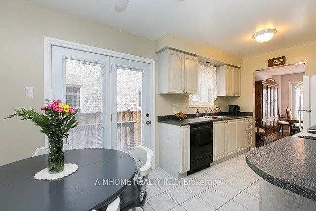 107 Trothen Cir — Photo 9