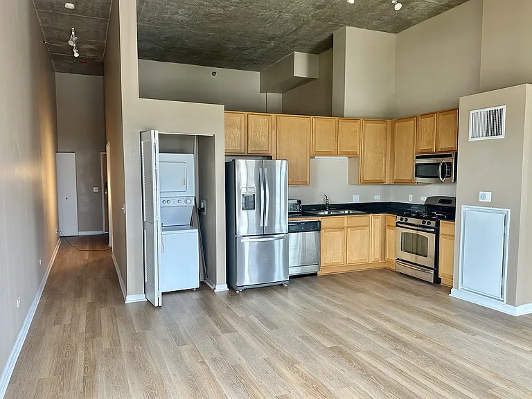 1122 W Catalpa Ave #1005 — Photo 1