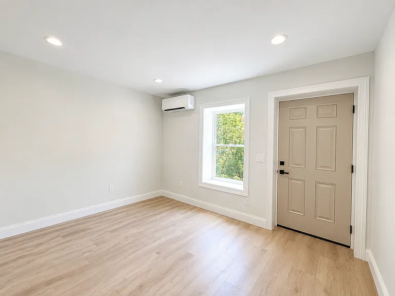 105 Watson Ave — Photo 7