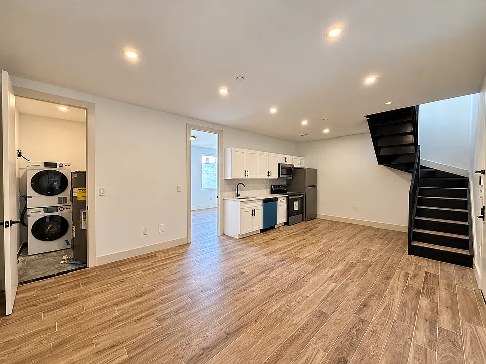 450 E 26th St #4B